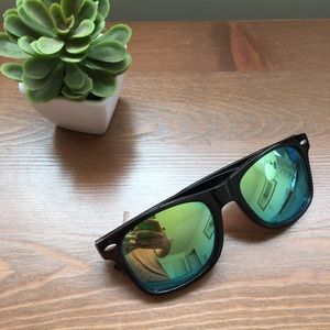 SOLD ❌❌ Reflective sunglassea
